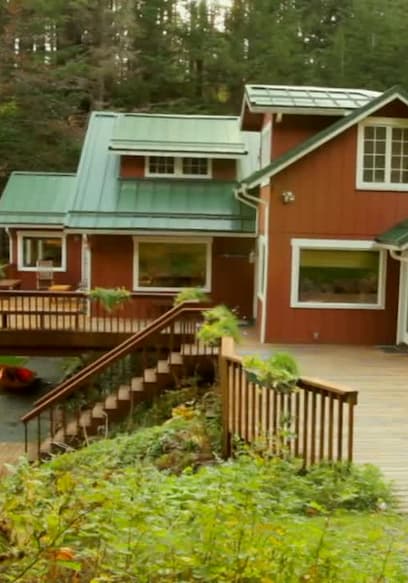 Watch Living Alaska S03:E05 - Sitka Vacation Home - Free TV Shows | Tubi