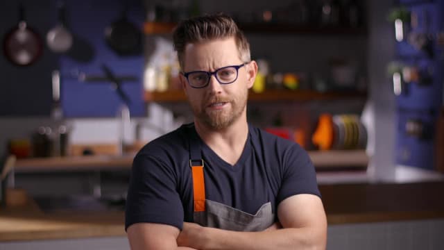 S01:E03 - Richard Blais' Pretzel Bun Burger