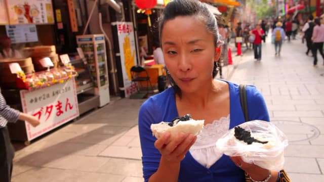 S01:E02 - Street Food (Osaka)