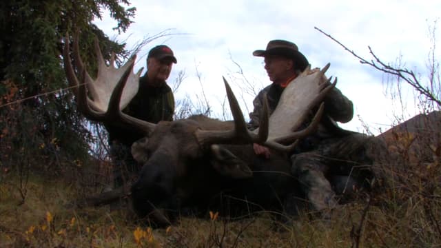 S08:E13 - Best Friends, Great Shooting and Giant Bulls in the Yukon