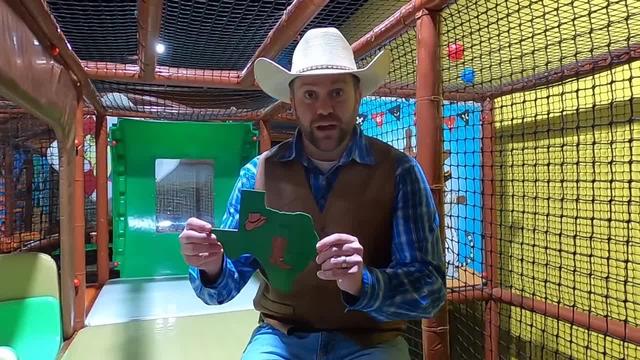 S01:E03 - Indoor Playplace Adventure