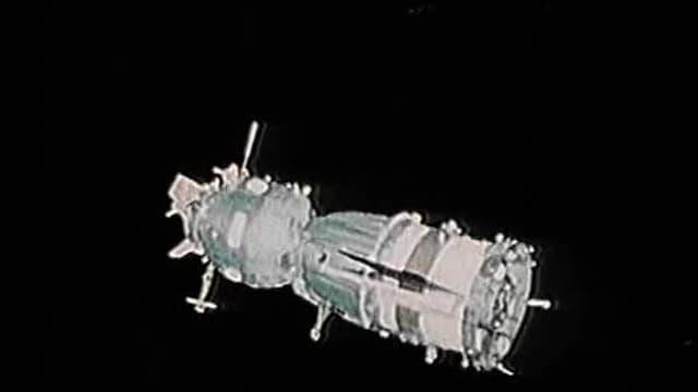 S01:E13 - Mission of Apollo-Soyuz