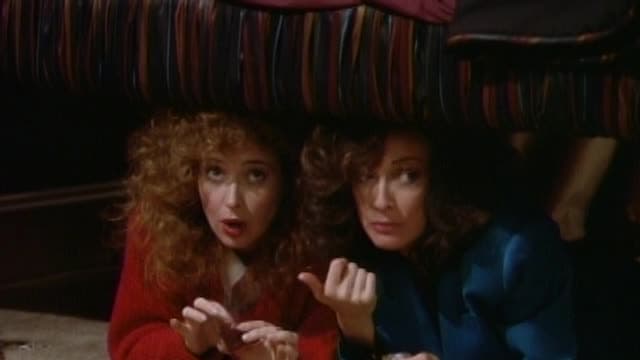 S06:E11 - Julia and Mary Jo Get Stuck Under a Bed