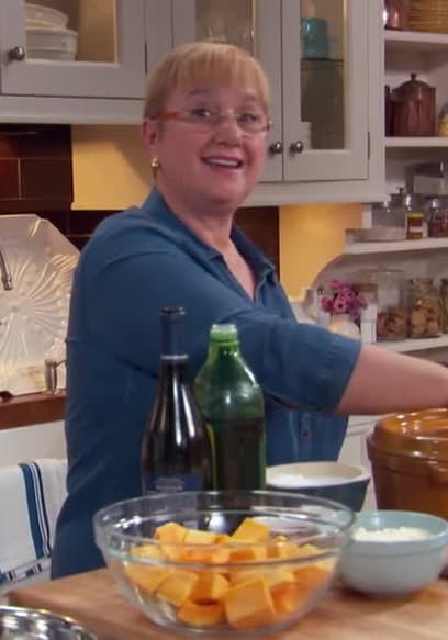 Watch Lidia S Kitchen S02 E09 Cozy Wintertime Kitc Free TV Shows Tubi   CJgDEMcEOgUxLjAuMQ==