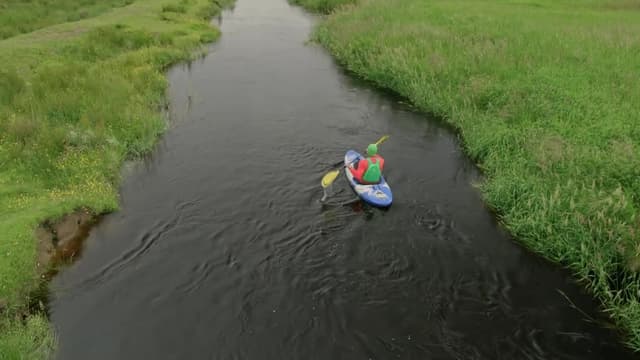 S01:E03 - Kayaking