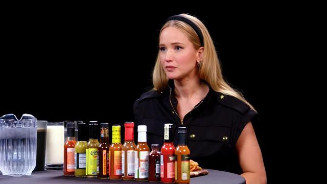 S21:E05 - Jennifer Lawrence Sobs in Pain While Eating Spicy Wings