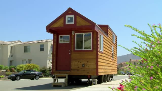 S02:E23 - Fresh Start in a Tiny Home