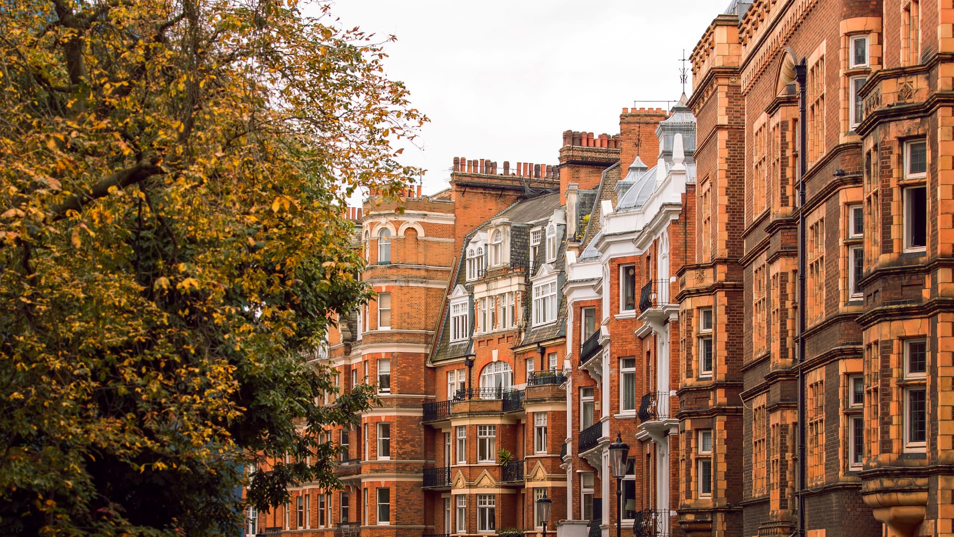 Watch Selling London - Free TV Shows Tubi