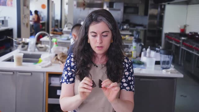 S01:E06 - Pastry Chef Attempts to Make Gourmet Oreos