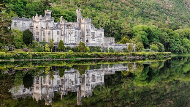 S01:E02 - Kylemore Abbey