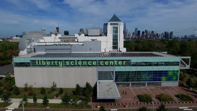 S05:E04 - Liberty Science Center: Jersey City, NJ