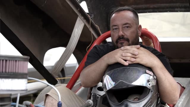 S03:E01 - Funny Car Dirt Drags!